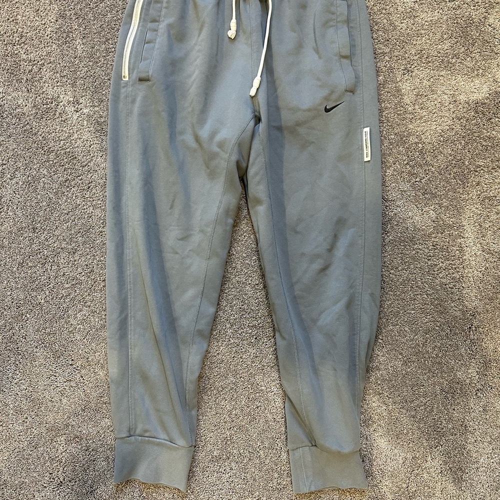 Nike Men's standard issue Sweatpants
